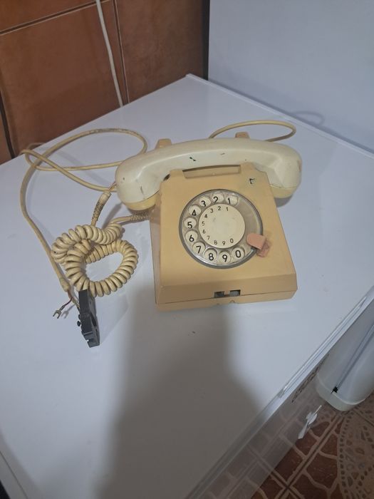 Telefon fix cu disc numerotat