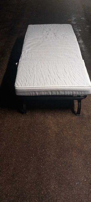 Vand pat dormitor, structura metal cu somiera de lemn 80x200cm cu saltea aprox 10 cm groasa, si cu functiune de fotoliu