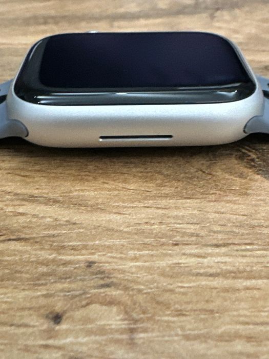 90% Apple Watch Series 8 45mm + 6 оригинальных ремешков из США