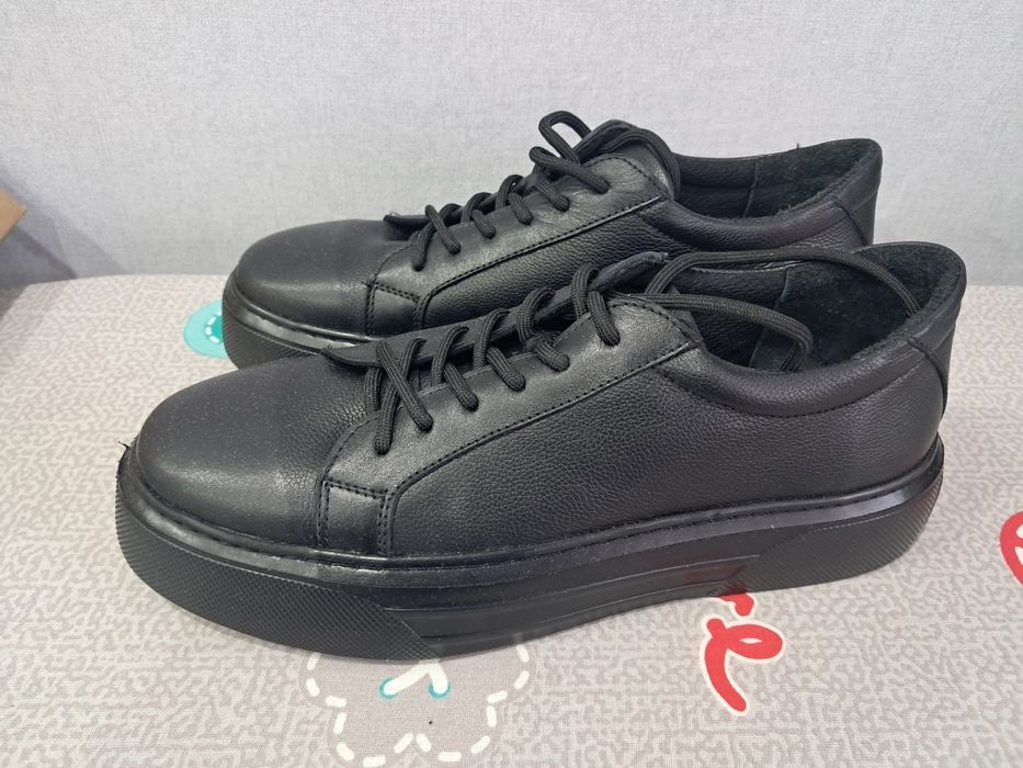 Продам кроссовки