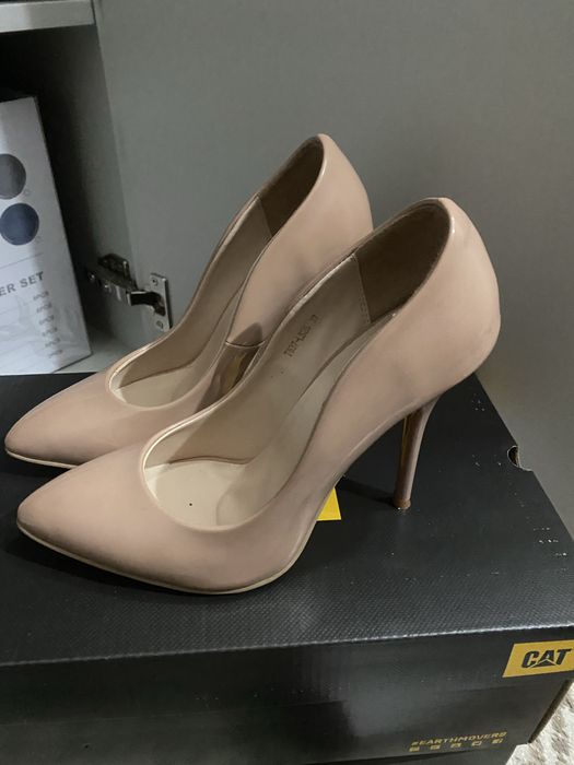 Продам женские туфли