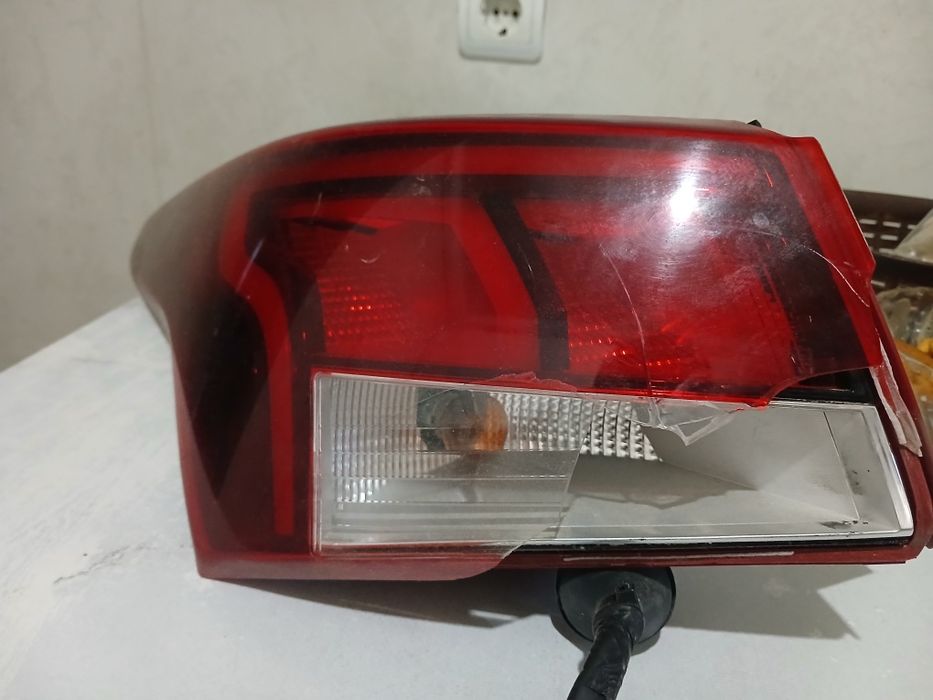 Прадам задную фару хундай акцент 2020 года.есть повреждения на стекле.