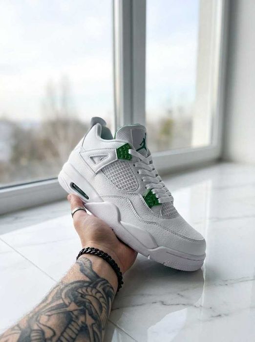 Nike Air Jordan 4 Retro "Metallic Green".