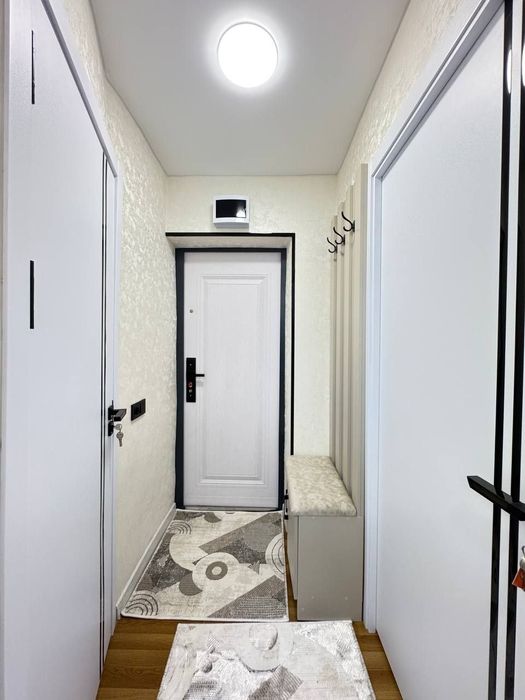 Продаётся квартира ул Мукимий 1в2/5/5 кирпич