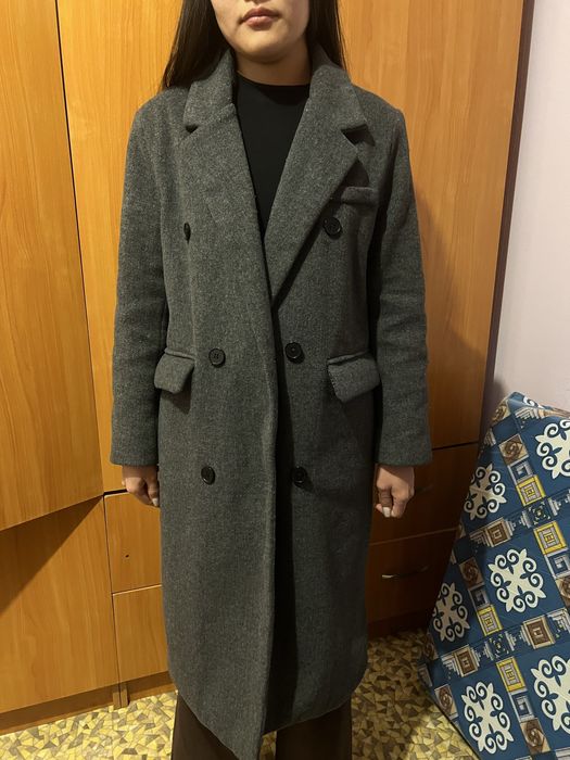 Продам серое пальто осень-зима