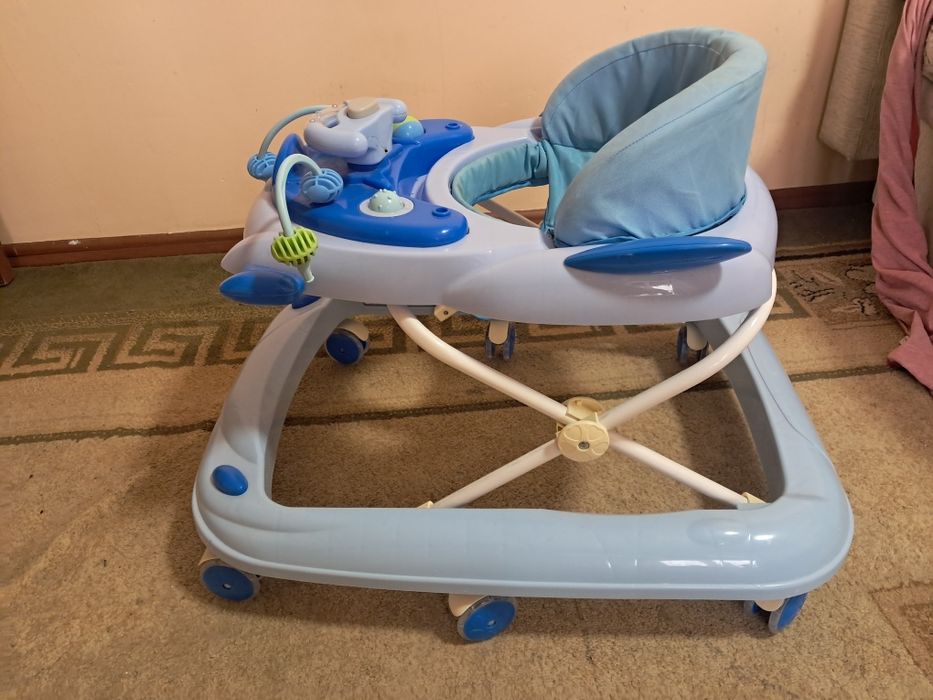 Ходунок, толокар продам.