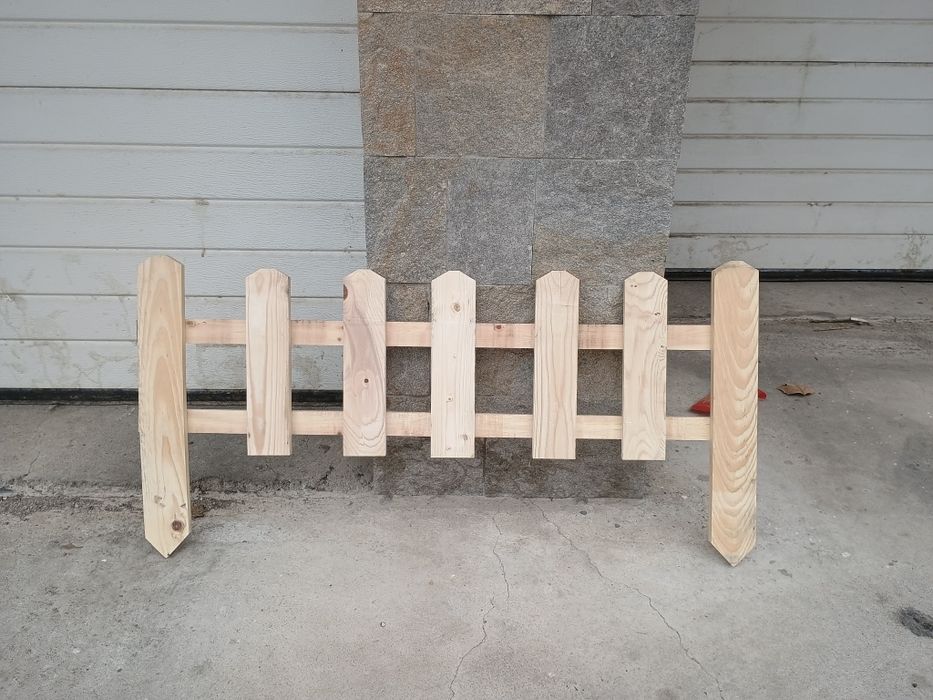 Продавам декоративна дървена ограда