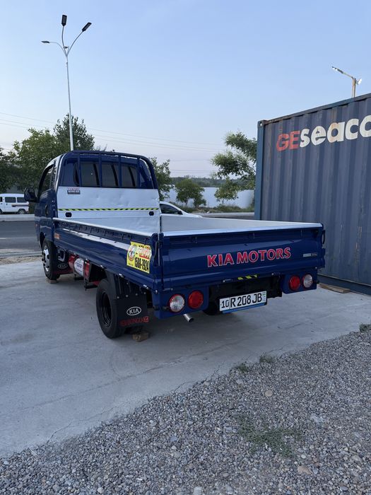 sotiladi kia bongo 1.2 ton  2012 yil