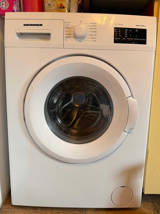 Mașina de spălat rufe Heinner cu o capacitate de 7 kg frigider ZANUSSI