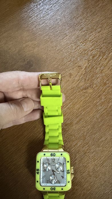Часы наручные Invicta