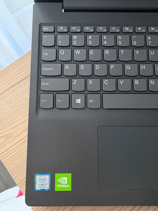 Lenovo V15 i7 Gen 8, 12GB RAM, stocare 320 GB - stare bună