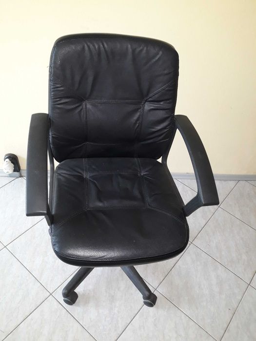 Продавам Офис стол