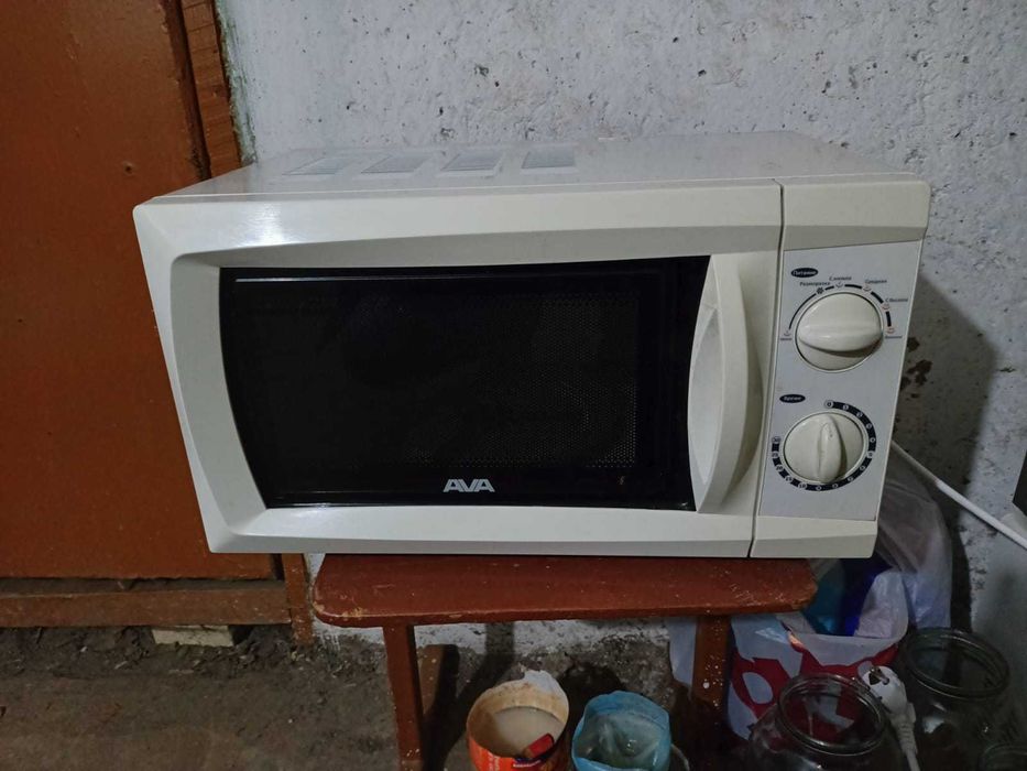 Продам рабочую микроволновую печь.