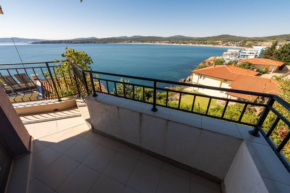 Самостоятелна къща под наем в Созопол с  частен плаж!!!