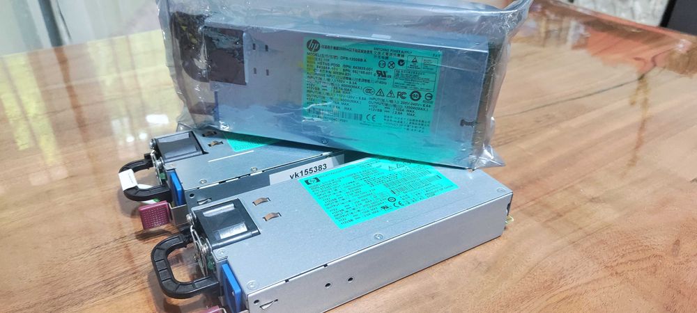 Продавам работещи сървърни захранване HP 1200W