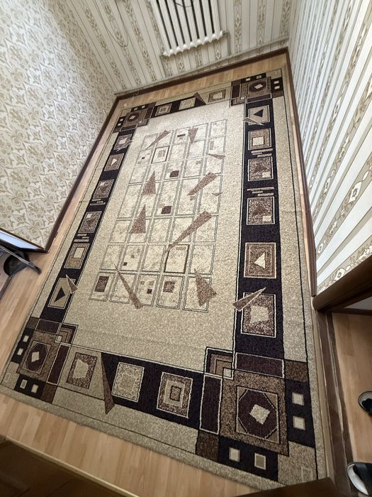 Ковер  б/у  2,6  * 4 метра