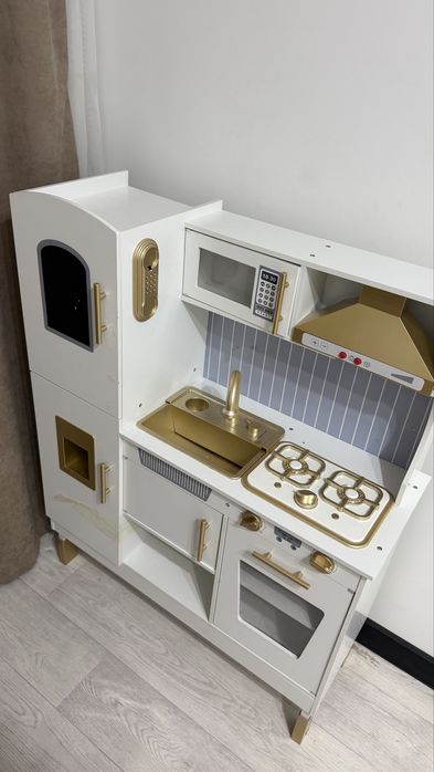 Детская деревянная кухня