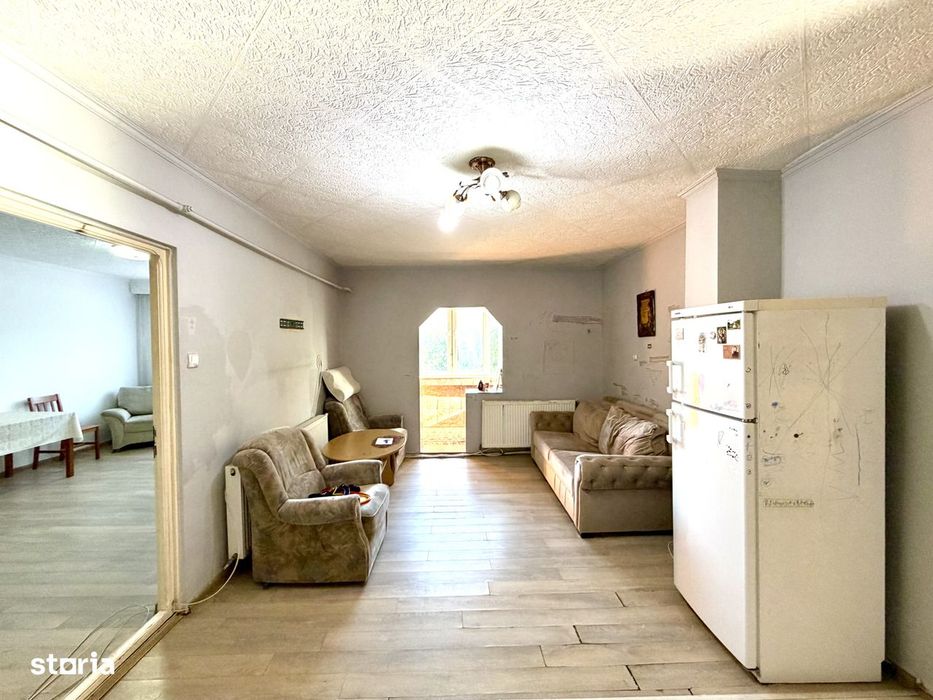 Apartament 3 camere 70 mp etaj 1 cartier Brădet izolat termic interior