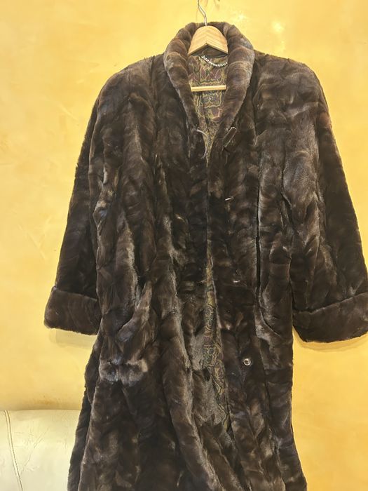 Vand haina nurca naturala model deosebit, foarte eleganta!