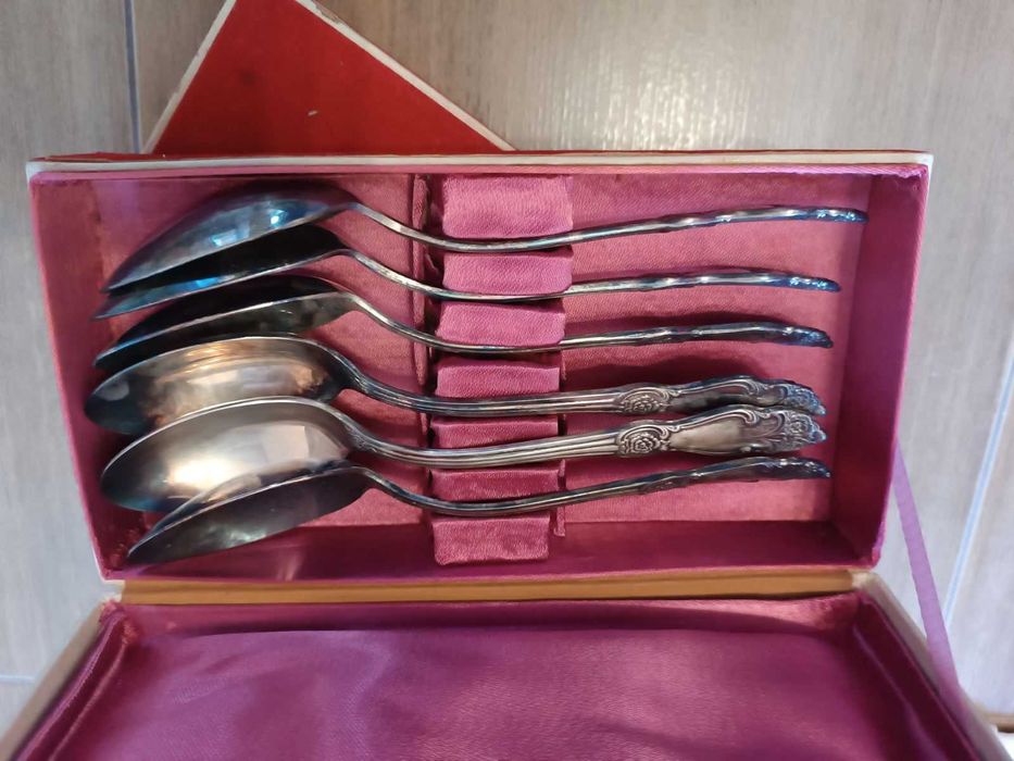 Стар посребрен сервиз от 12 лъжици