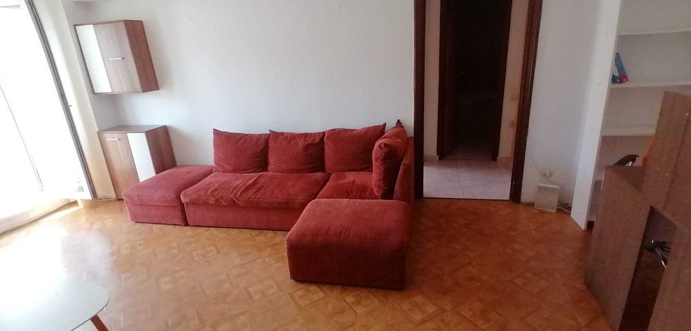 Coltar modular cubist, front lucru bucatarie si aragaz, table pat din lemn masiv natur
