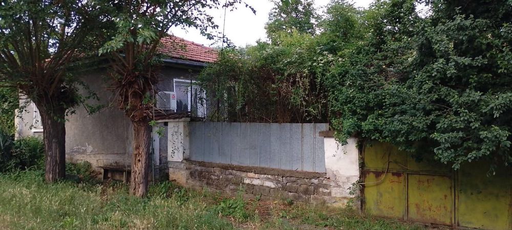 Продавам къща в село Сенник