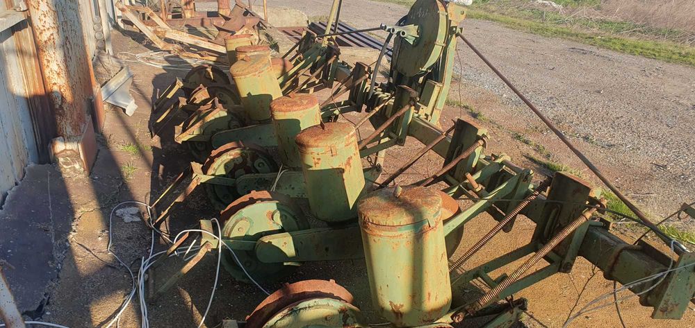 Култиватор чизел 2,5м; сеялка "румънка"; свредел за дупки