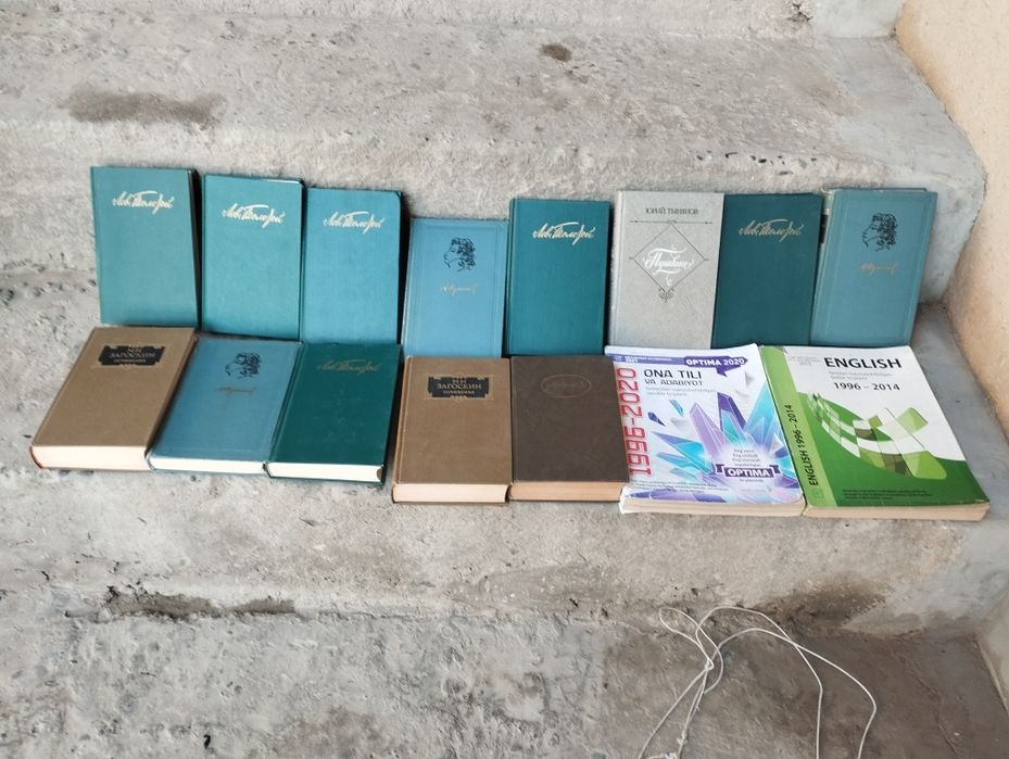 Китоблар сотилади холати зур хаммаси 150000сум.  оладиган тел килинг.