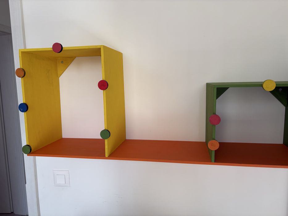 Детско бюро + етажерка