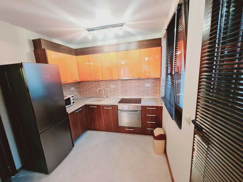 Дава се под наем Двустаен апартамент в Бургас, Център - 70 кв.м за 331.5 € - Снимка #2