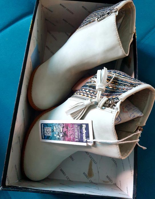 Испания, полностью кожа и замша!