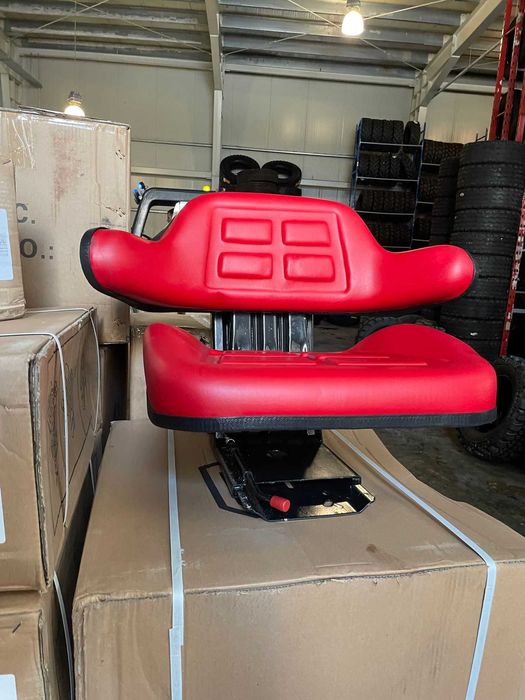 Scaun Rosu de tractor cu prindere universala garantie livrare