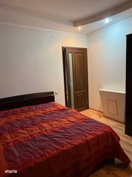 Proprietar vand locuință si teren