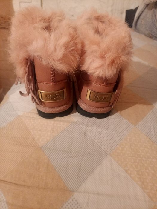 Продам угги на девочку