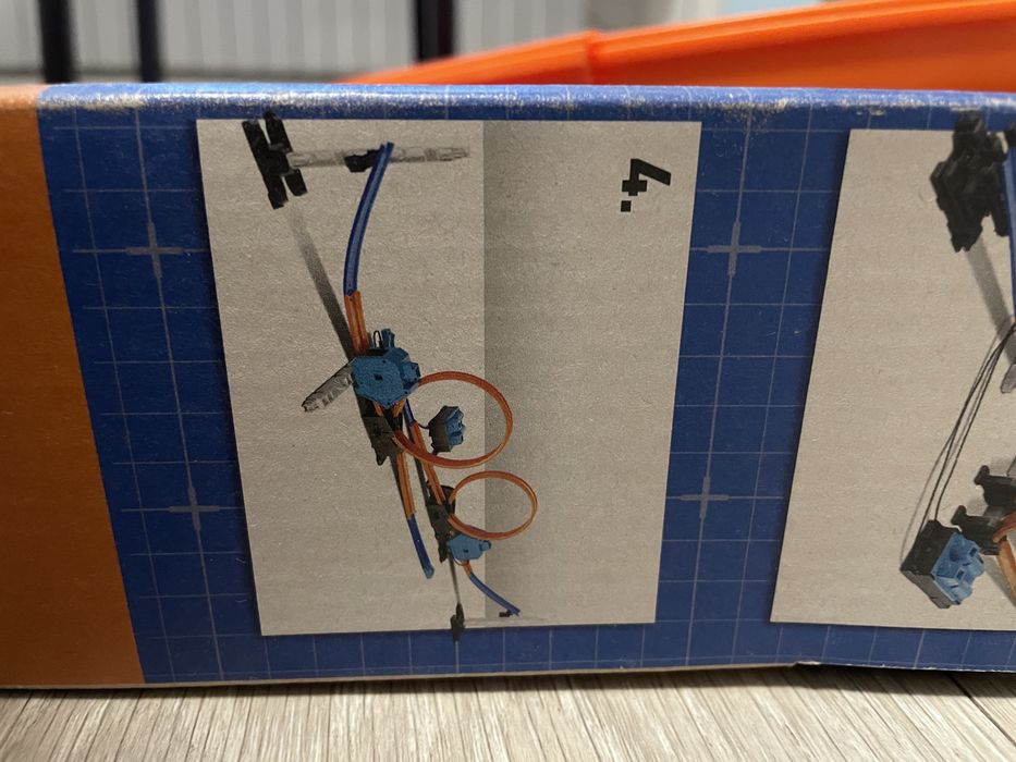 Hotwhells track builder в отличном состоянии