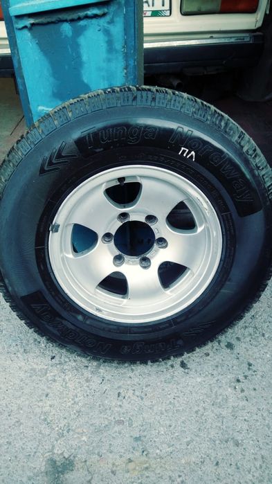 Зимняя резина с дисками.