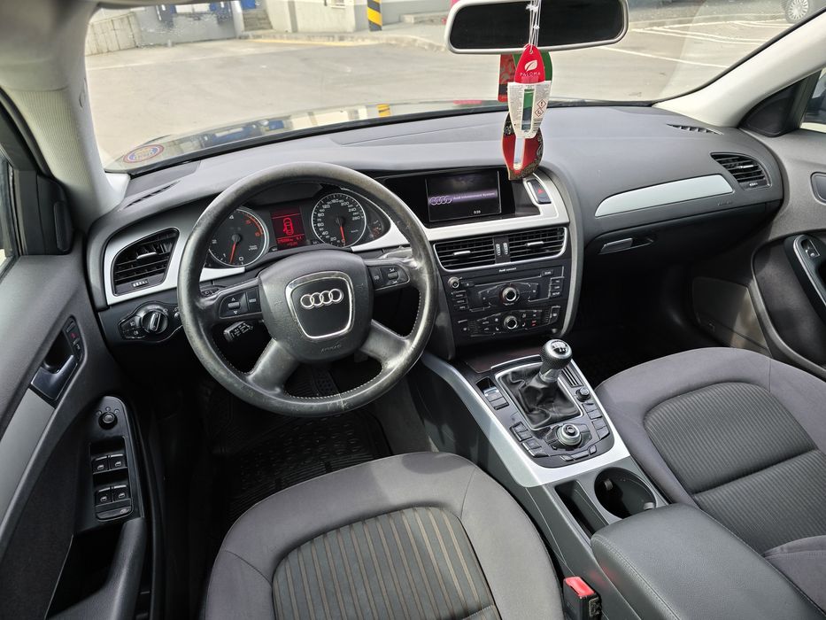 Audi A4 B8 2.0 TDI Caga 143cp/ S- Line / Navi /