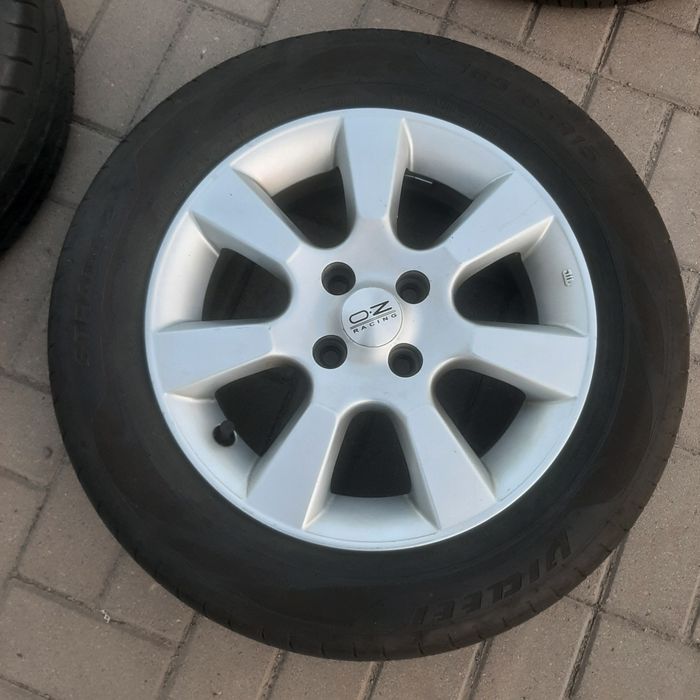 Продам 185 65 R15 шины с дисками комплект