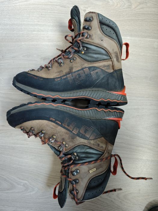 Продавам  зимни туристически обувки Alpina Nuptse