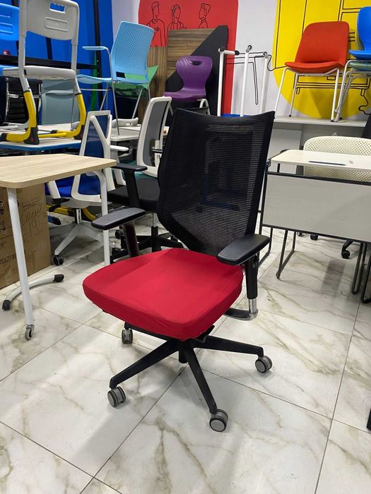 Продам офисные кресла разные