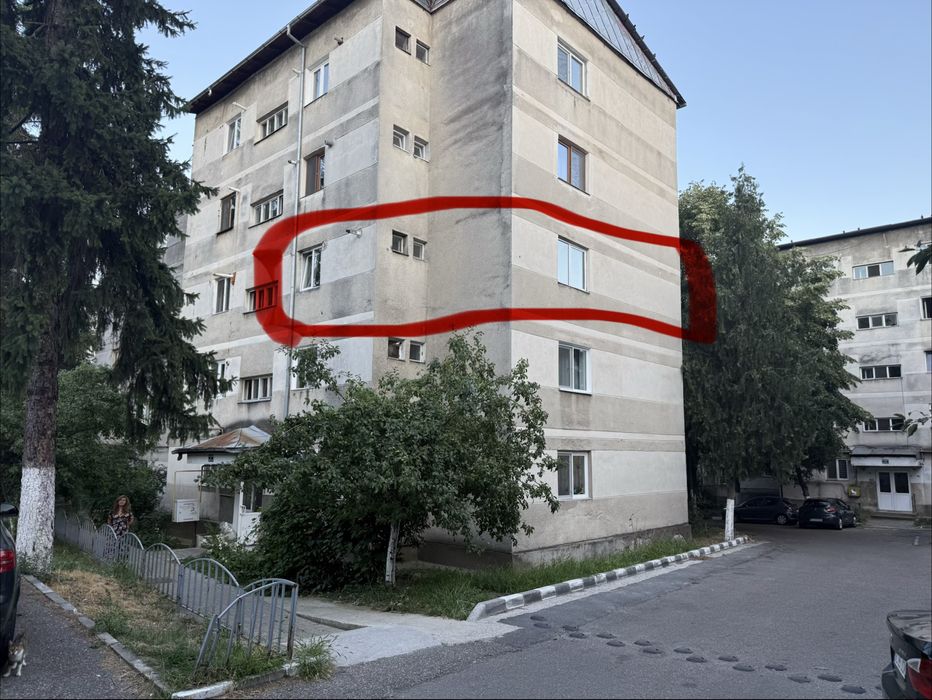 Vand apartament 3 camere, 65 mp (4.66 mp balcon), et 2/4, decomandat, zona Nord  ( Pedagogic )
