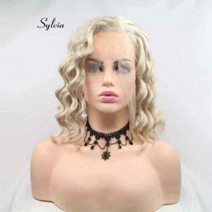 Къса къдрава платинено руса перука Mixed Blonde – Lace Front 35 см