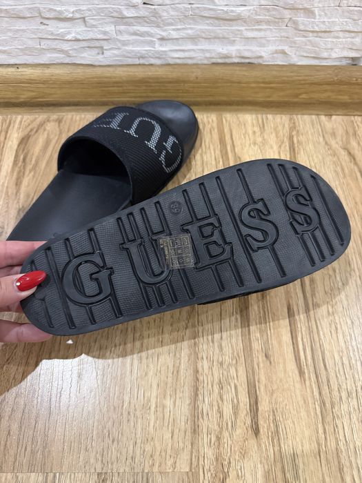 Оригинални чехли на GUESS , 39 номер