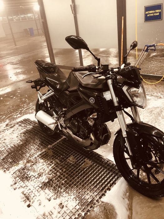 Yamaha mt 125.