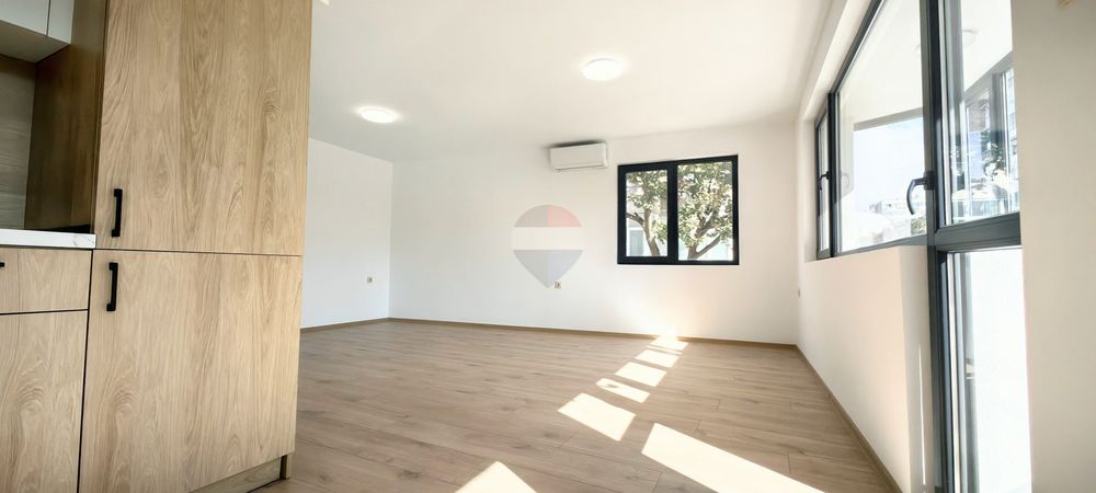 Продава се Тристаен апартамент в Варна, Център - 95 кв.м за 2315 €/кв.м - Снимка #6