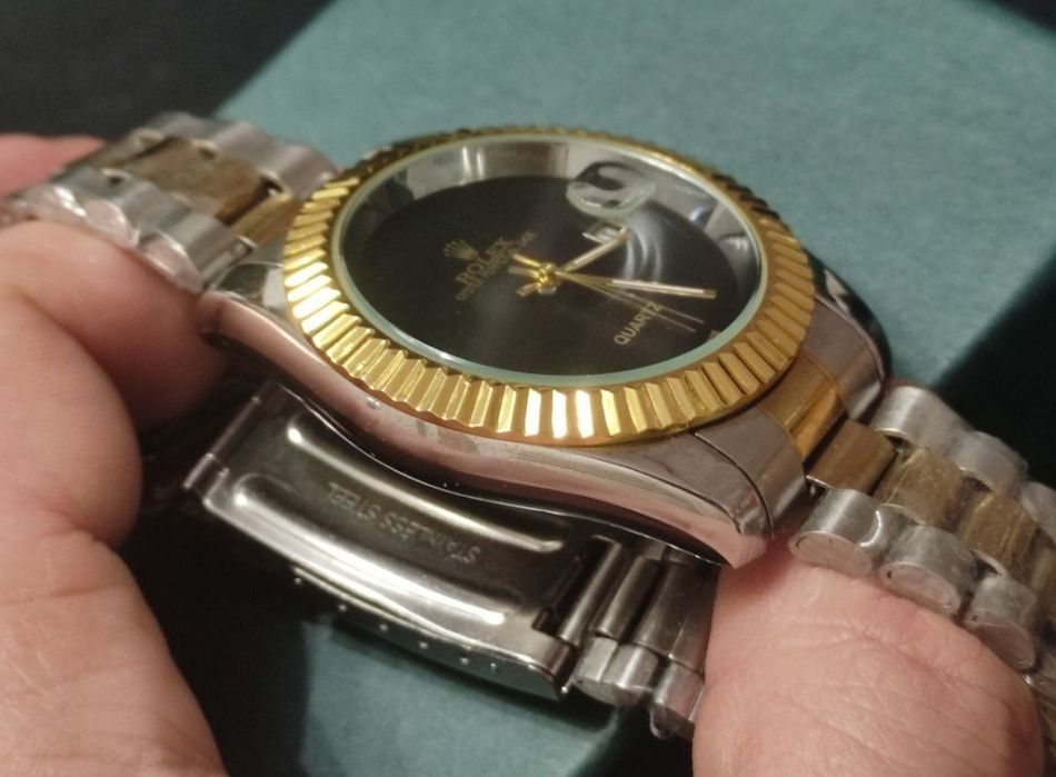 ROLEX Oyster Perpetual Date / Часовник / Swiss