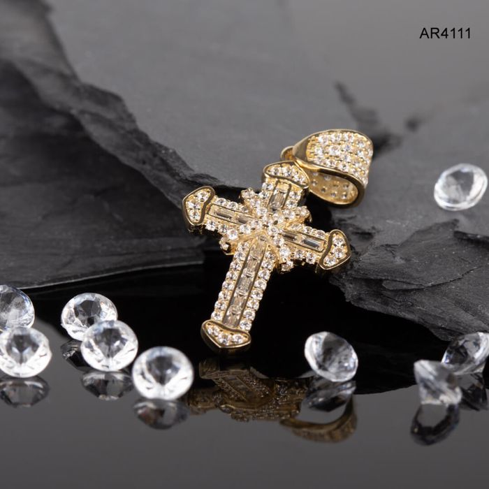 Pandantiv Aur 14K tip Cruce model nou deosebit ARJEWELS