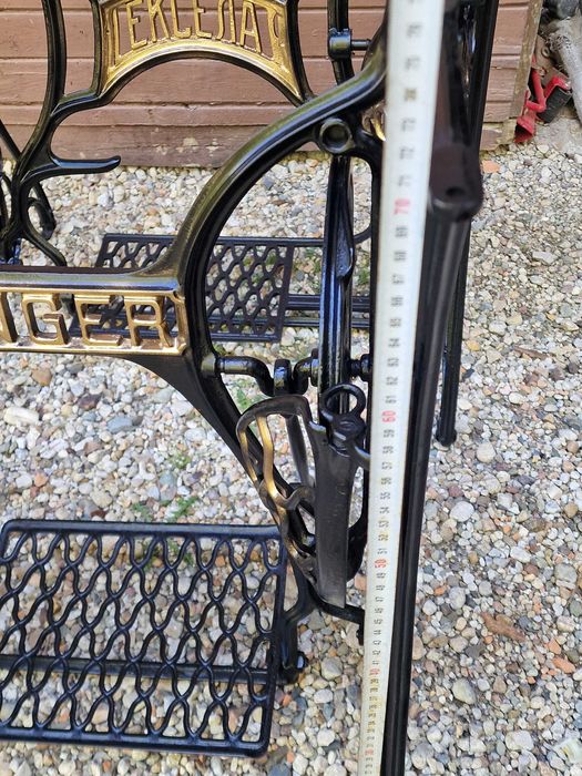 Метални крака за шевна машина Singer