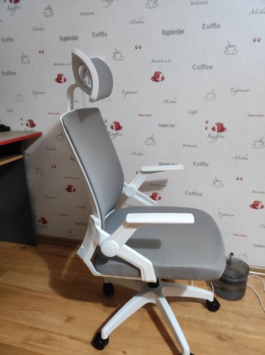 Поводом кресло компьютерное