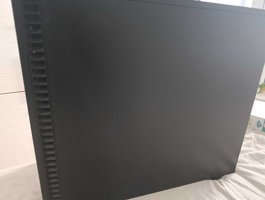 Fractal Design Define 7 (Black Solid) + Corsair TX750M